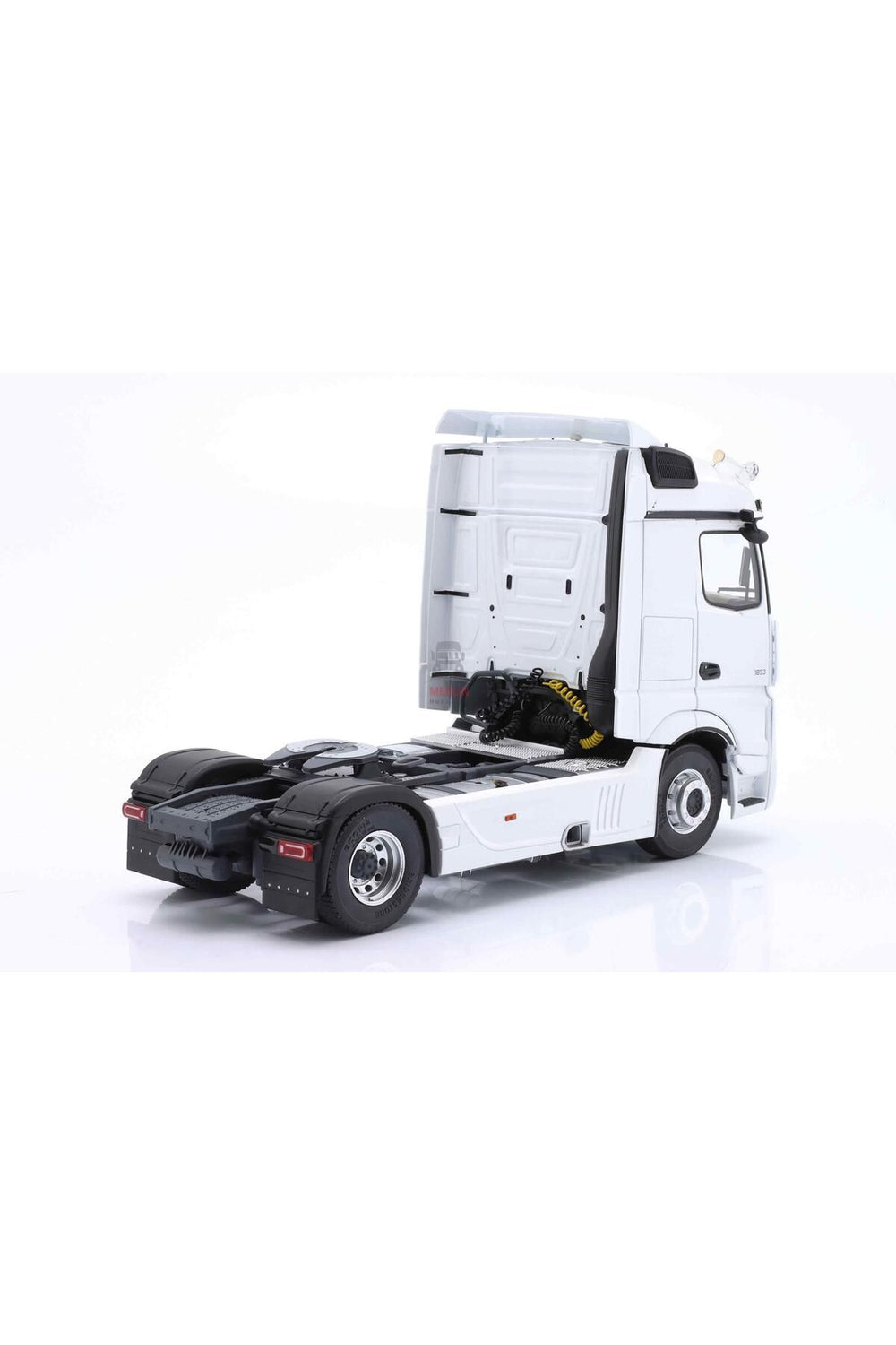 1/24 MERCEDES-BENZ ACTROS L 1853 – Beyaz Renk - Solido