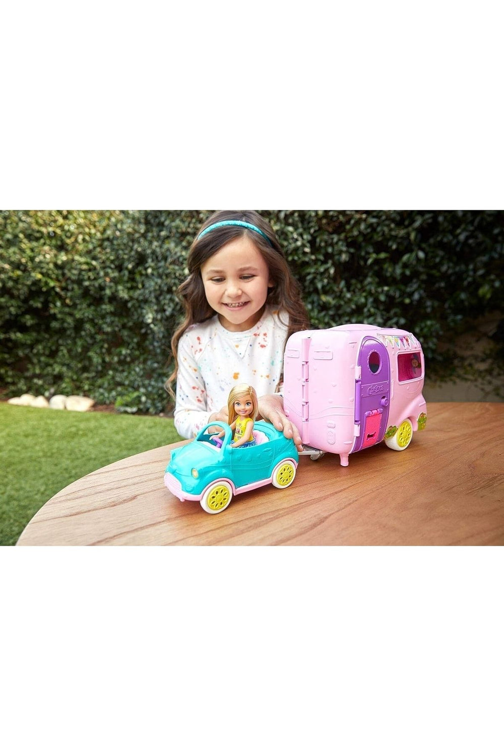 Barbie Club Chelsea Karavanı Oyun Seti, Chelsea'nin Yavru Köpeği Ve Aksesuarlar Fxg90