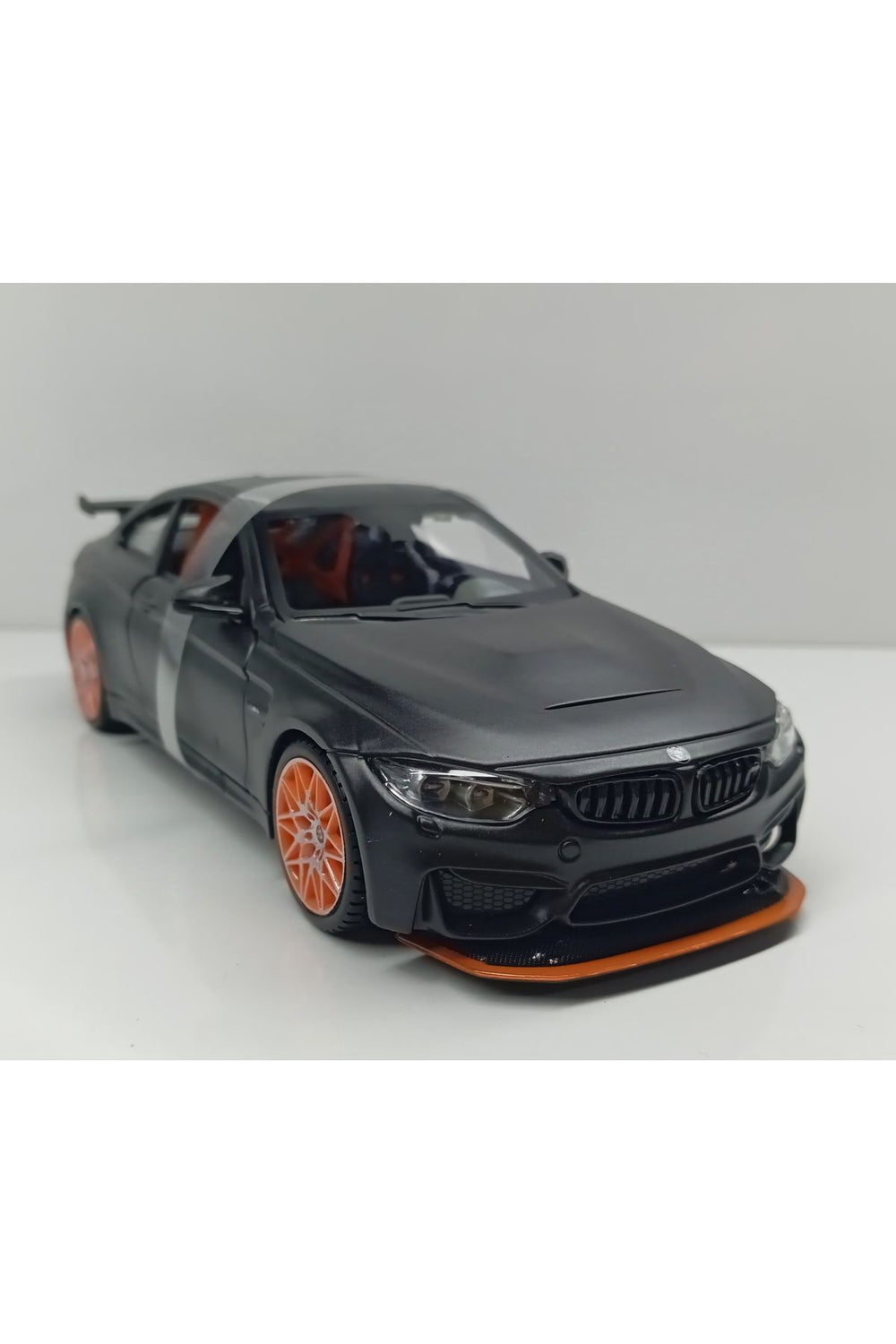 Dianomi MAİSTO 1:24 ölçek BMW M4 GTS (DİECAST METAL MODEL)
