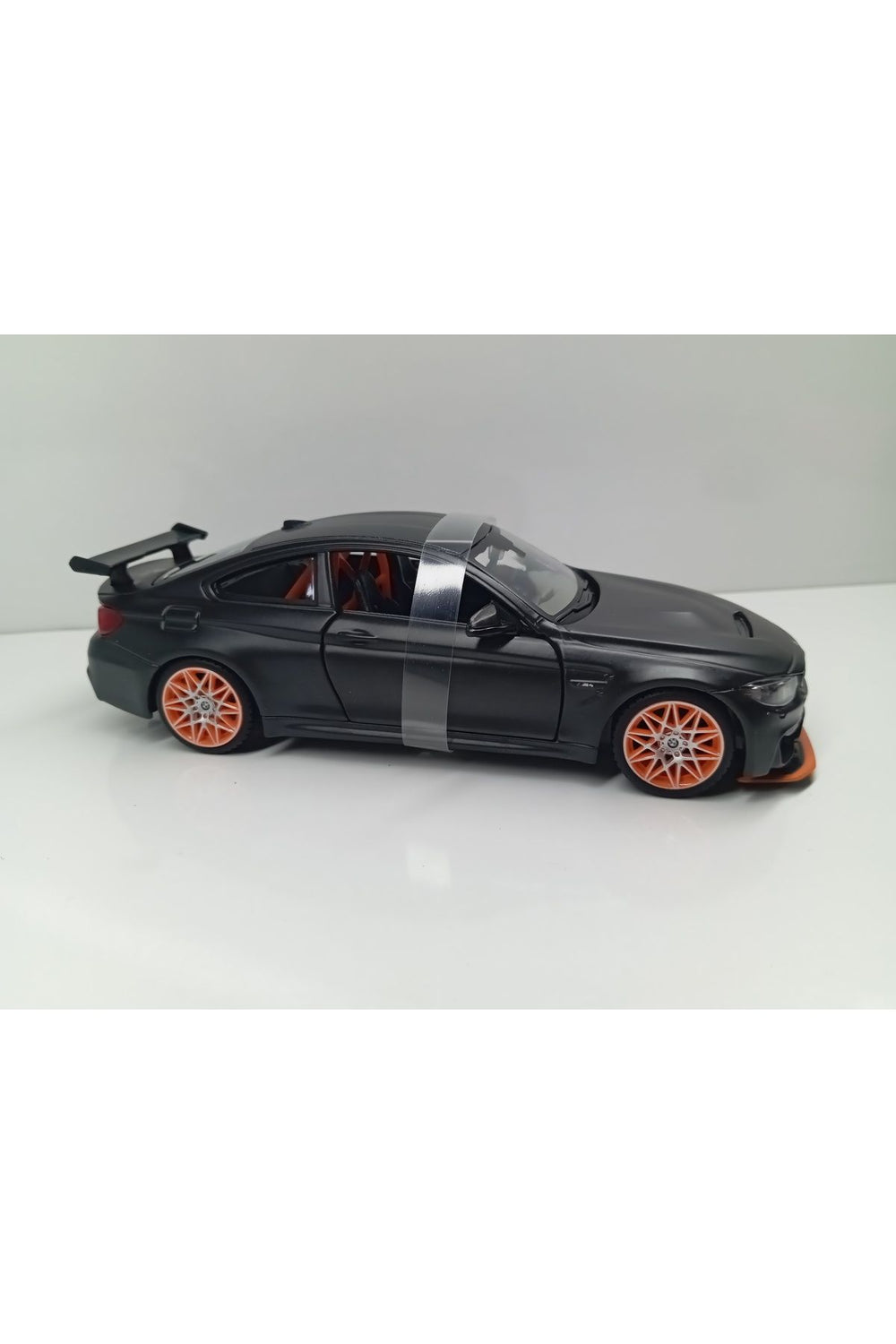 Dianomi MAİSTO 1:24 ölçek BMW M4 GTS (DİECAST METAL MODEL)