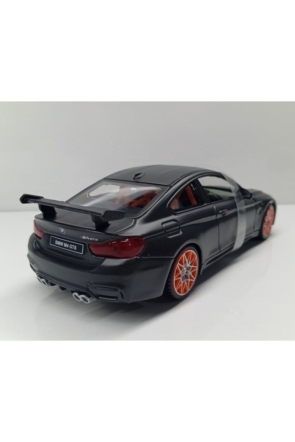 Dianomi MAİSTO 1:24 ölçek BMW M4 GTS (DİECAST METAL MODEL)