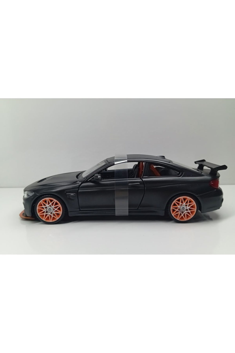Dianomi MAİSTO 1:24 ölçek BMW M4 GTS (DİECAST METAL MODEL)