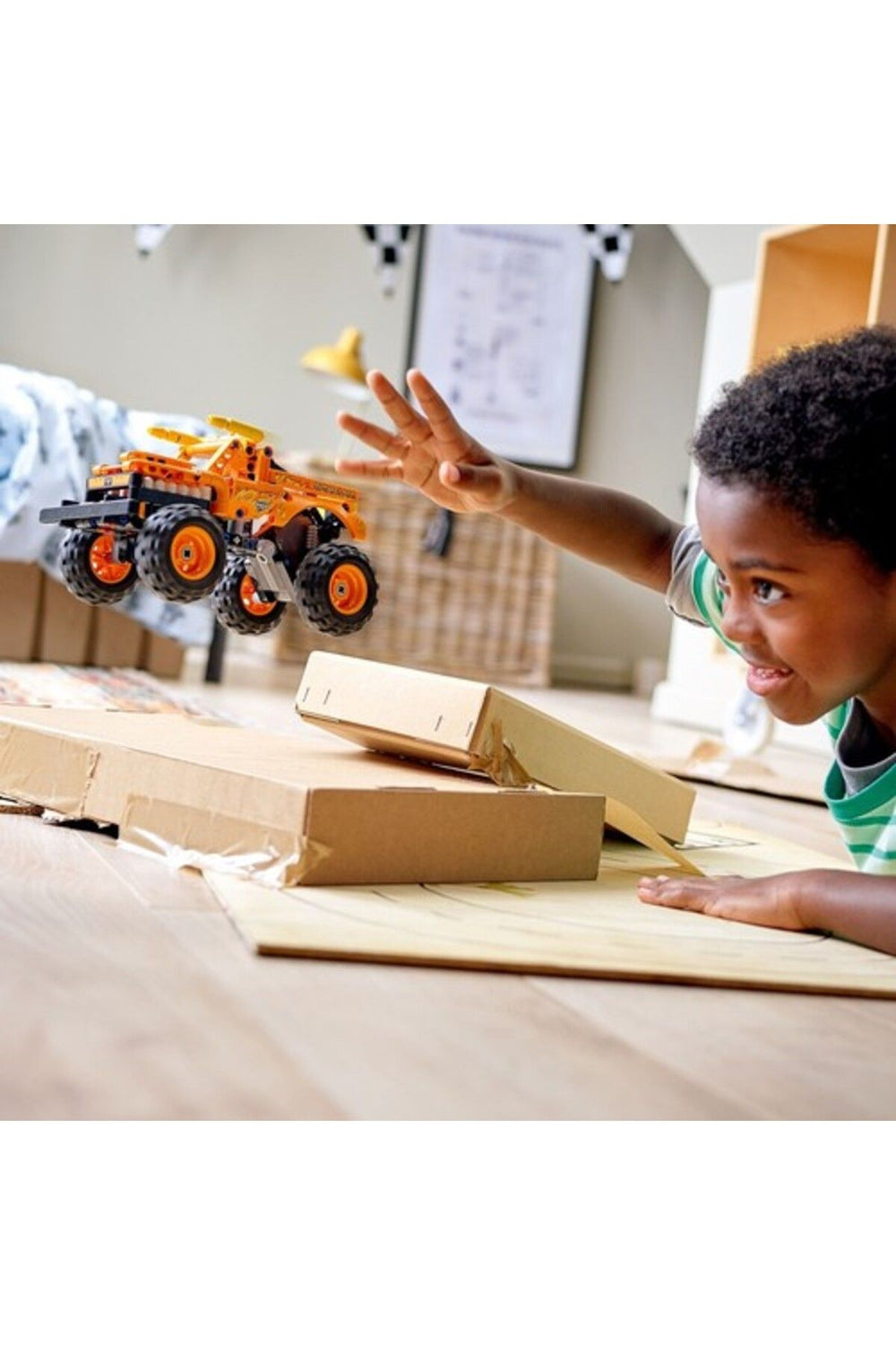 LEGO ® Technic Monster Jam™ El Toro Loco™ 42135 - Koleksiyonluk Kamyon Modeli Yapım Seti (247 Parça)