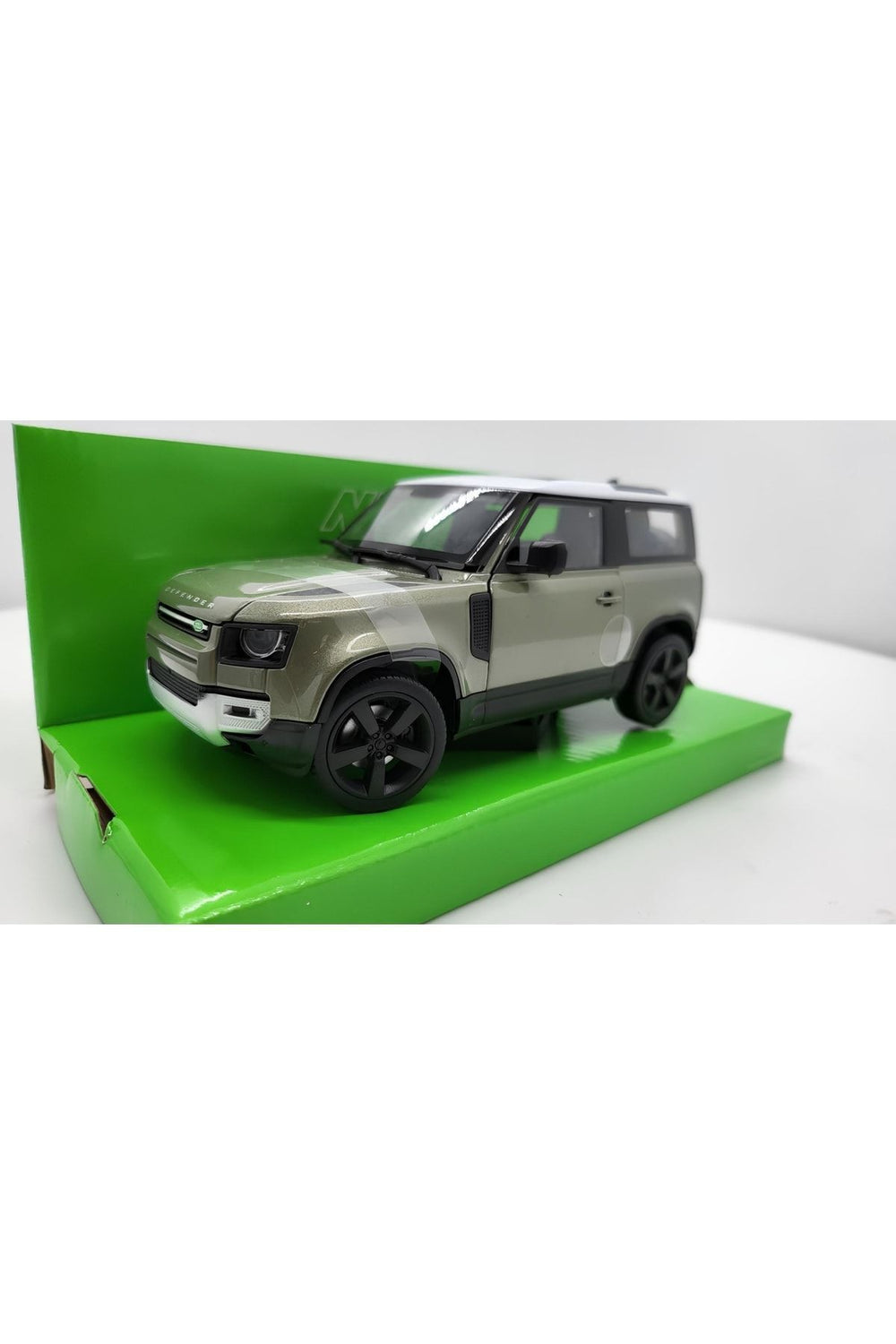 Oyuncak Welly 1:24 20 Land Rover Defender 24110