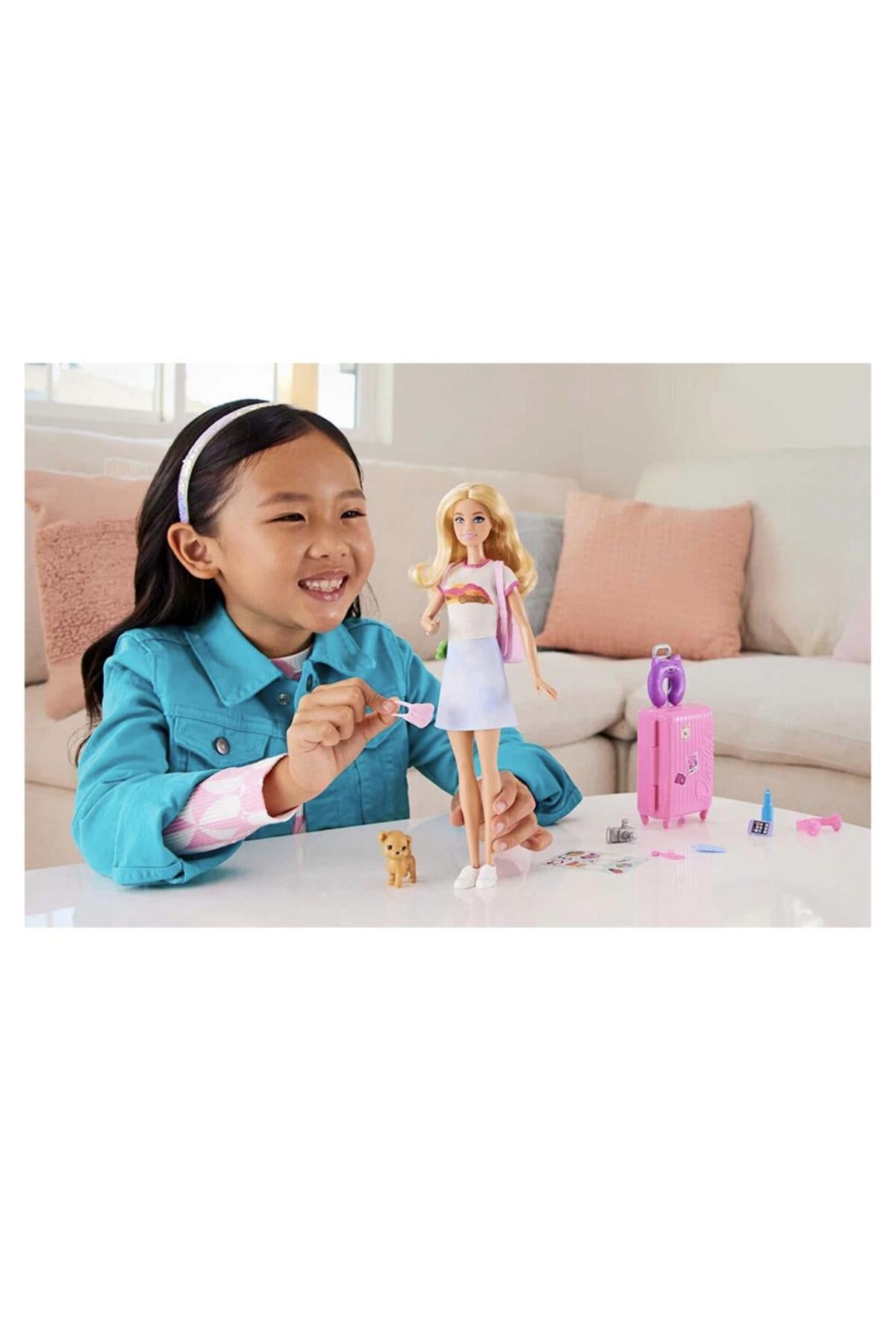 Seyahatte Bebeği ve Aksesuarları Barbie bebek, yavru köpeğiyle seyahat seti HJY18
