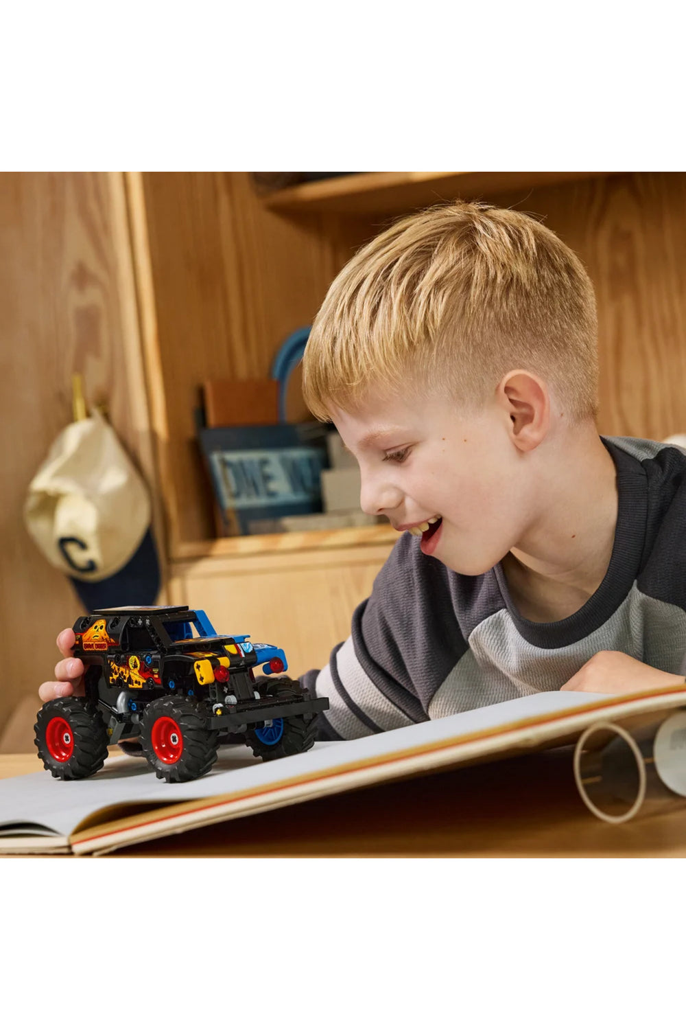 ® Technic Monster Jam™ Grave Digger™ Ateş ve Buz 42219 – 7+ Oyuncak Yapım Seti (263 Parça)