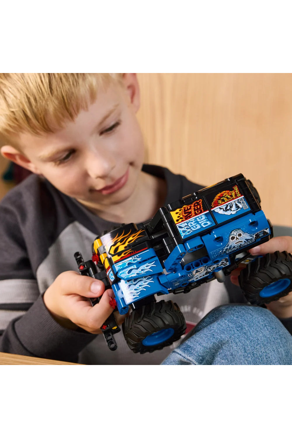 ® Technic Monster Jam™ Grave Digger™ Ateş ve Buz 42219 – 7+ Oyuncak Yapım Seti (263 Parça)